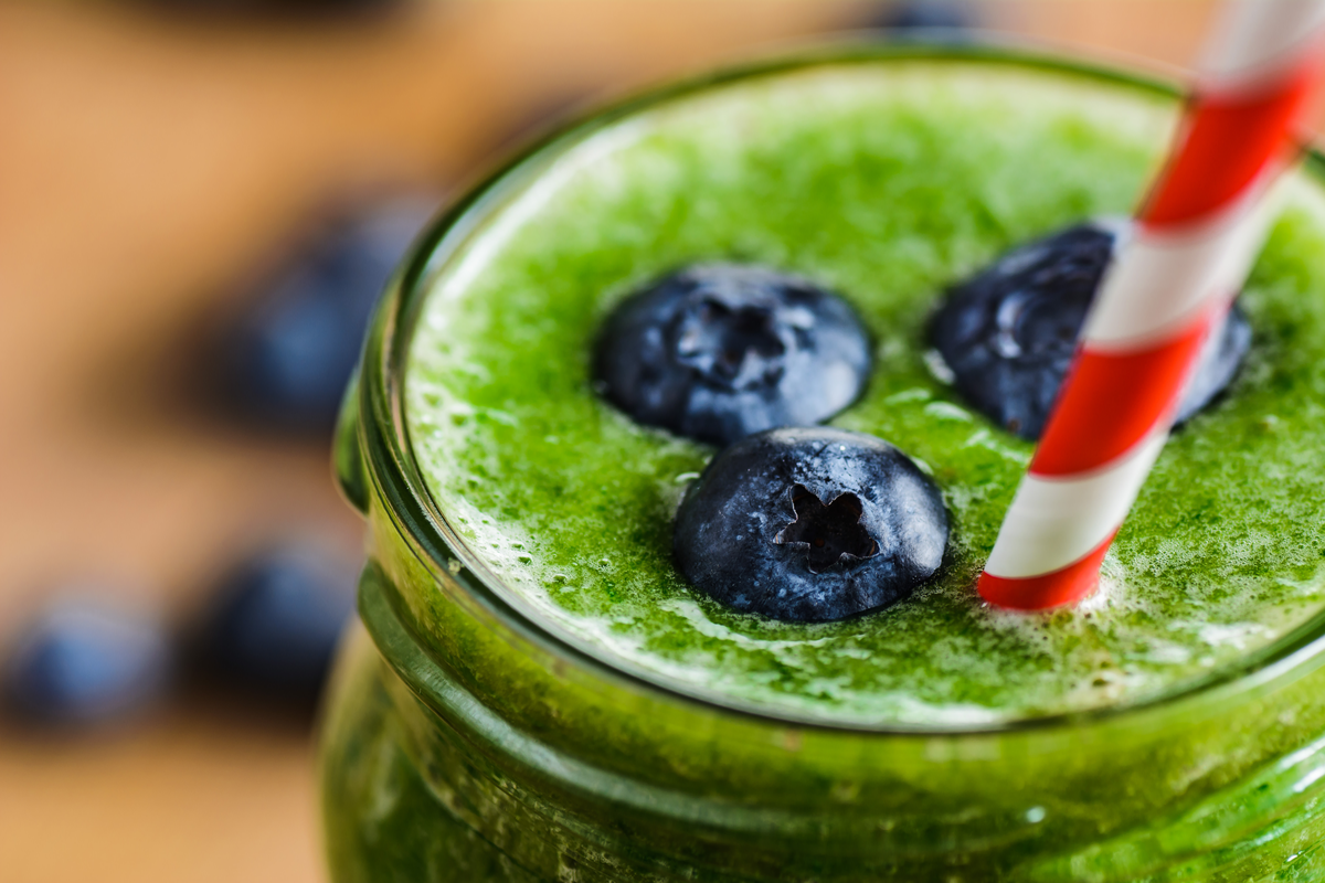 Blueberry and Spinach Smoothie for Hair Health - wide 1